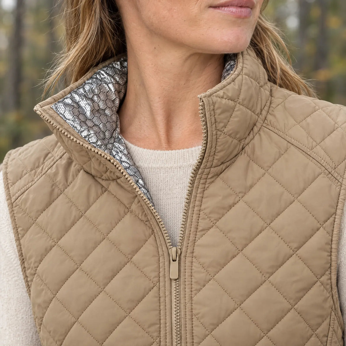 High collar of the beige vest with silver honeycomb lining